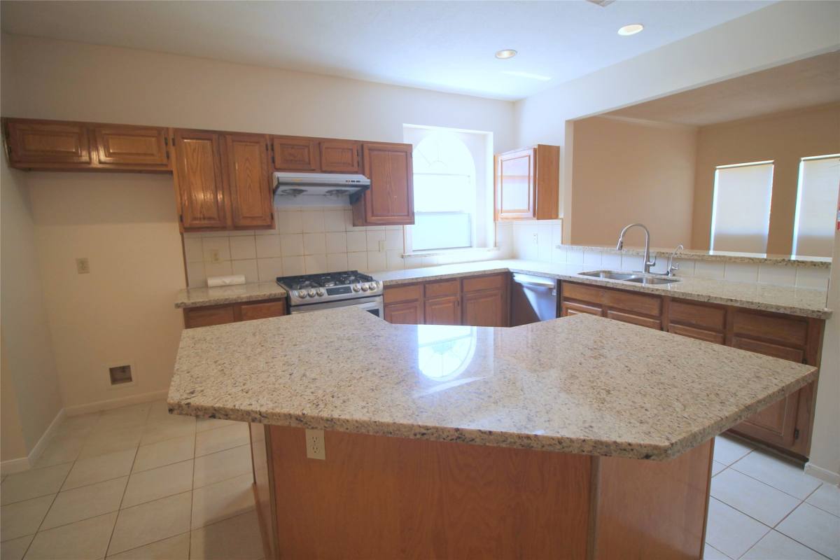 Apartment for rent at 16326 Brush Meadows, Sugar Land, TX 77498
