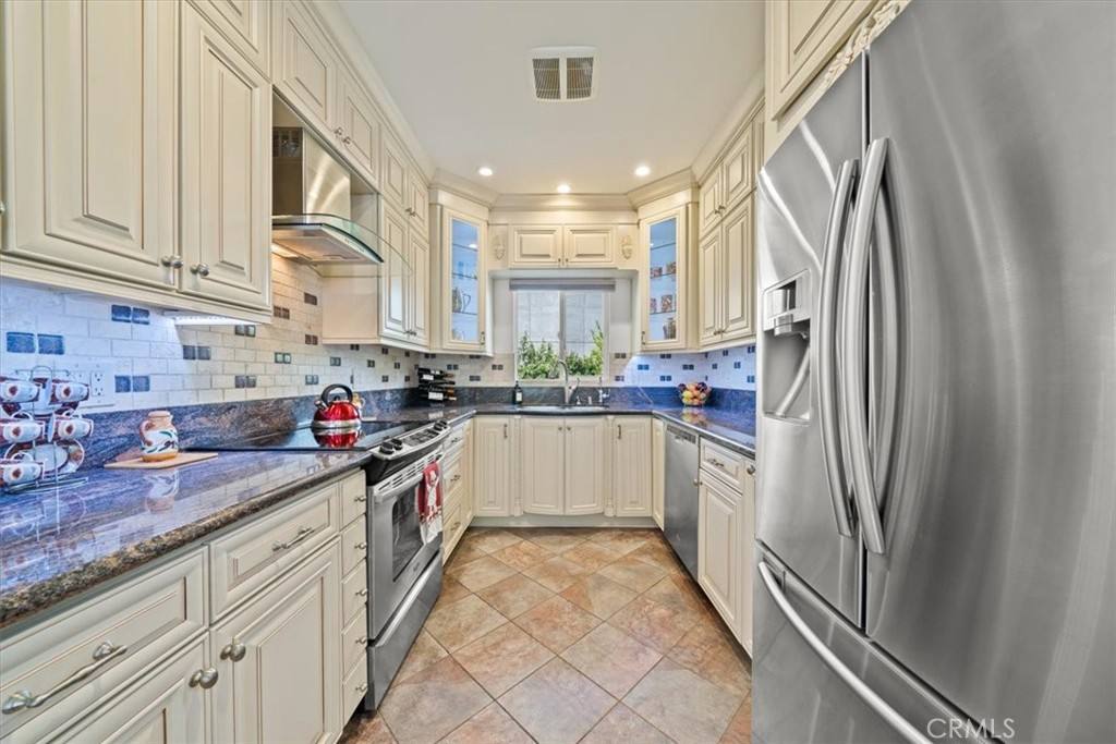 Condo for rent at 1228 N La Cienega Blvd #203, West Hollywood, CA 90069