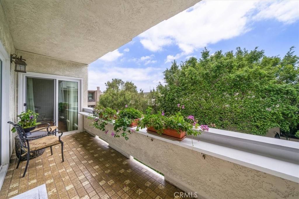 Condo for rent at 1228 N La Cienega Blvd #203, West Hollywood, CA 90069