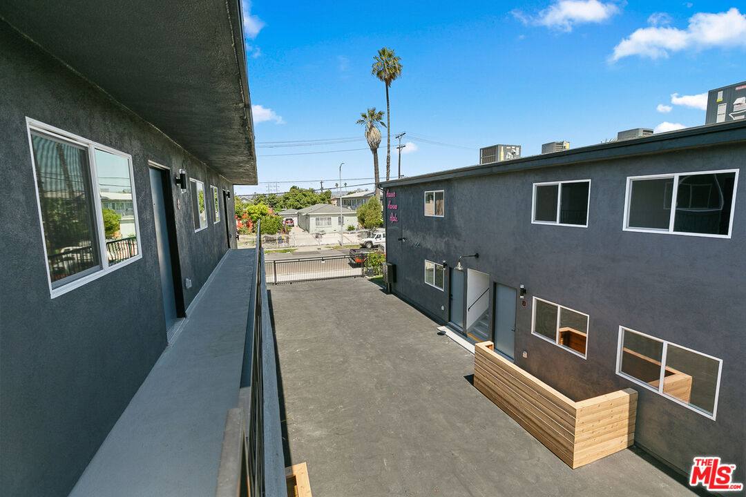 Apartment for rent at 2922 Hauser Blvd #2, Los Angeles, CA 90016