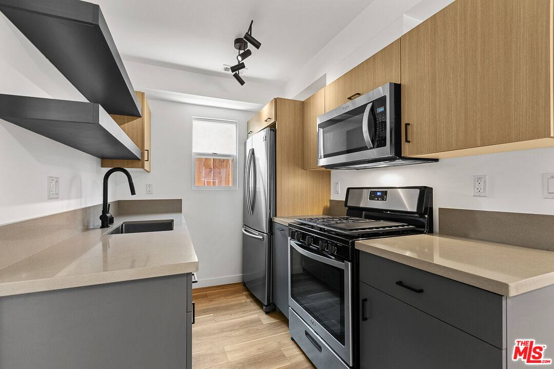Apartment for rent at 2922 Hauser Blvd #2, Los Angeles, CA 90016