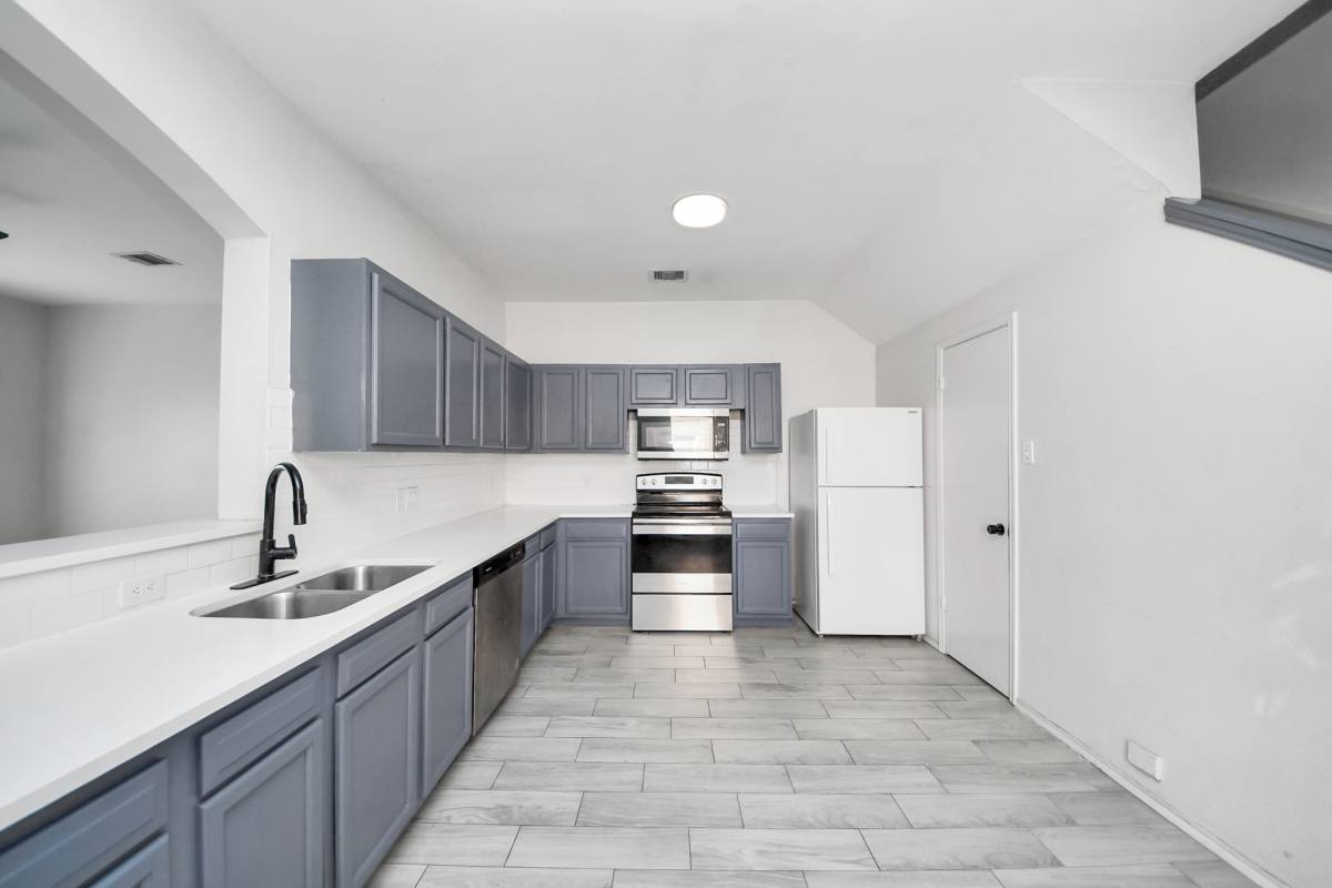 Apartment for rent at 10217 Teneha Dr #10217A, Houston, TX 77033