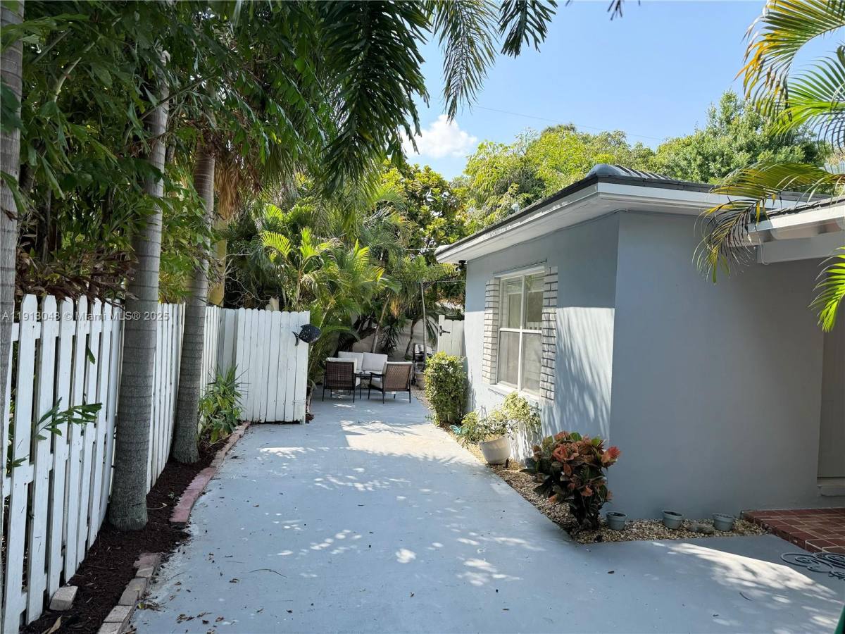Apartment for rent at 301 NE 15th Ave #301-1, Fort Lauderdale, FL 33301