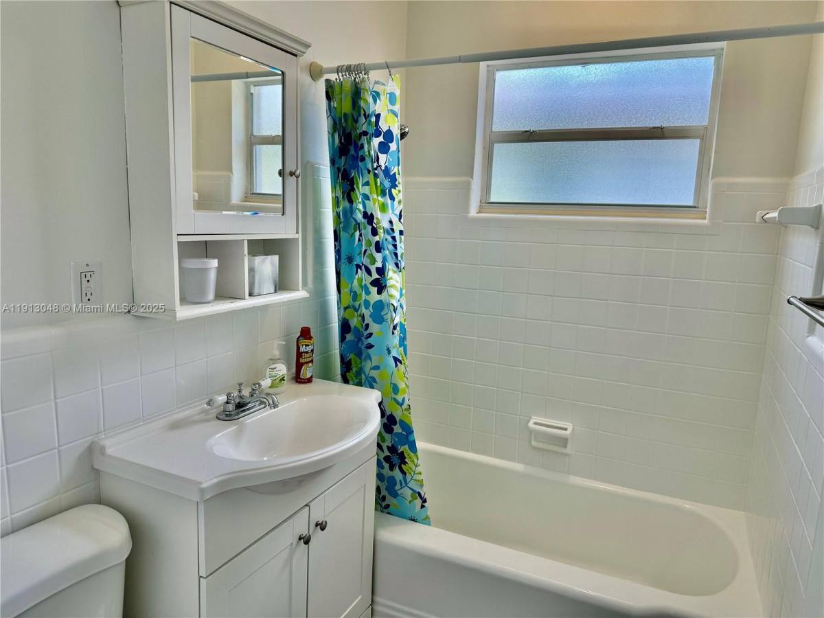 Apartment for rent at 301 NE 15th Ave #301-1, Fort Lauderdale, FL 33301