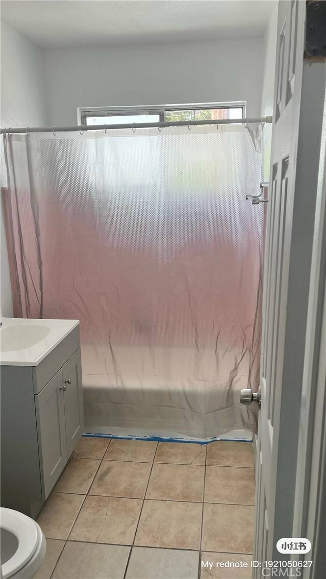 Apartment for rent at 1194 W 39th St, Los Angeles, CA 90037