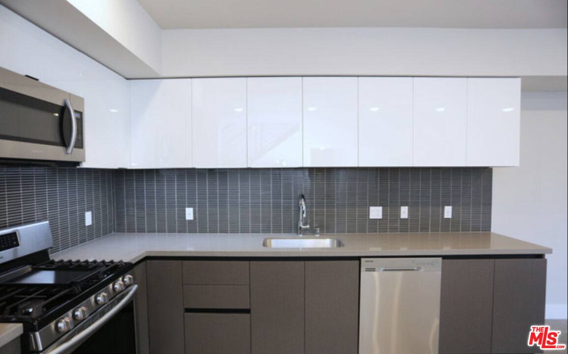 Apartment for rent at 837 S Harvard Blvd #202, Los Angeles, CA 90005