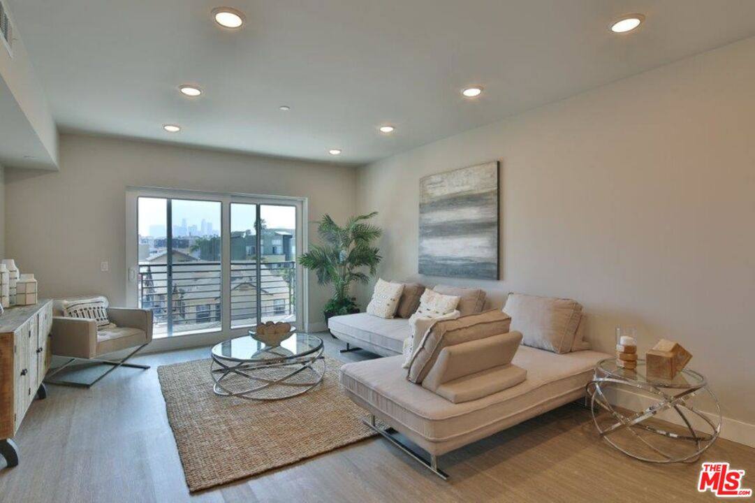 Apartment for rent at 837 S Harvard Blvd #202, Los Angeles, CA 90005
