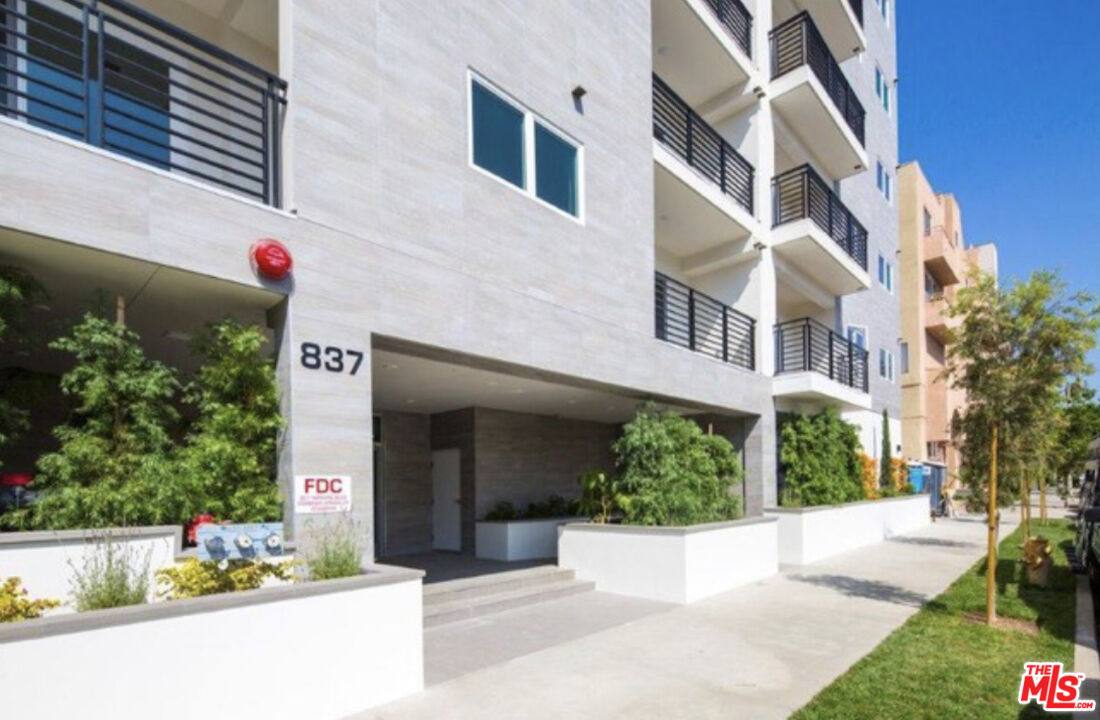 Apartment for rent at 837 S Harvard Blvd #202, Los Angeles, CA 90005
