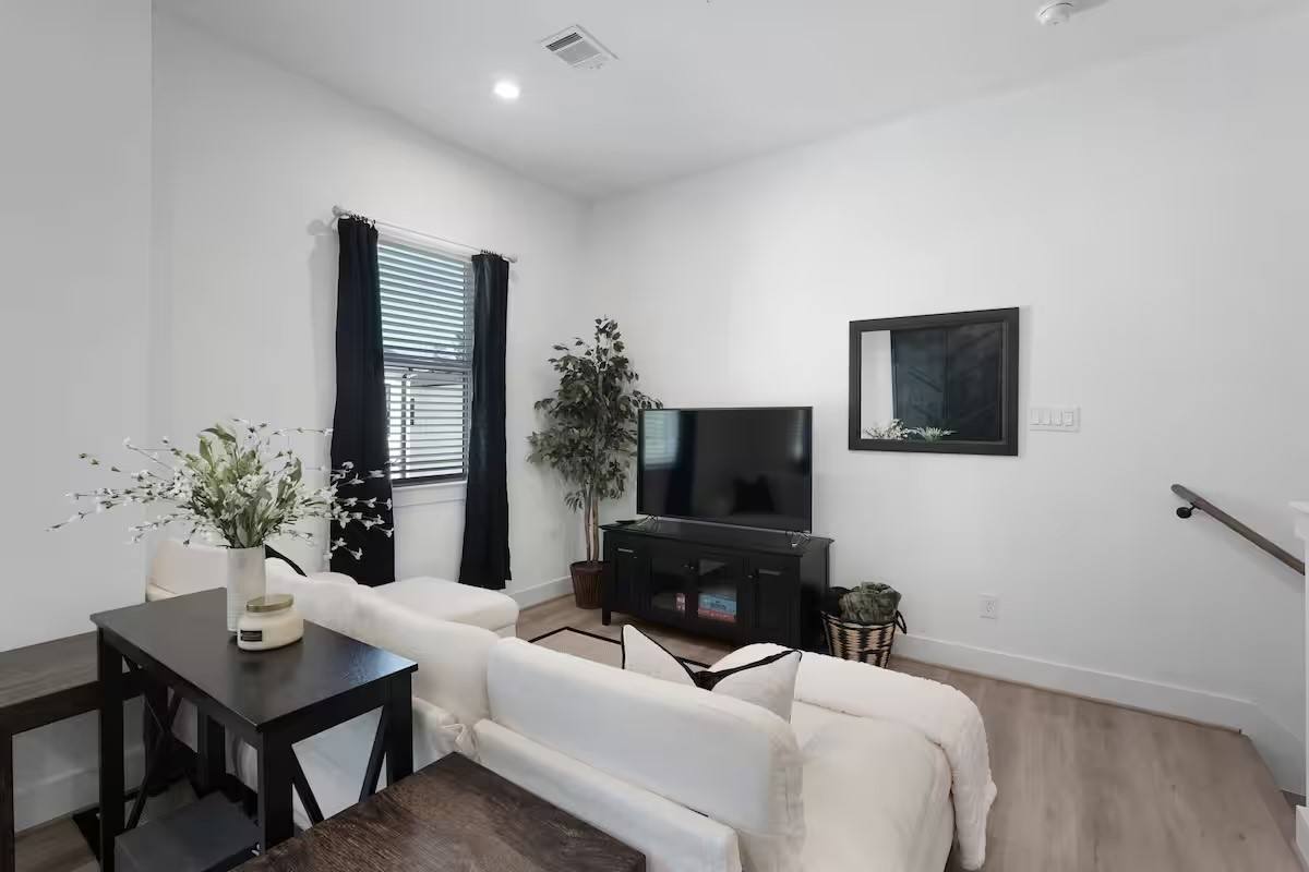 Apartment for rent at 4615 Indie Heights Lane, Houston, TX 77018