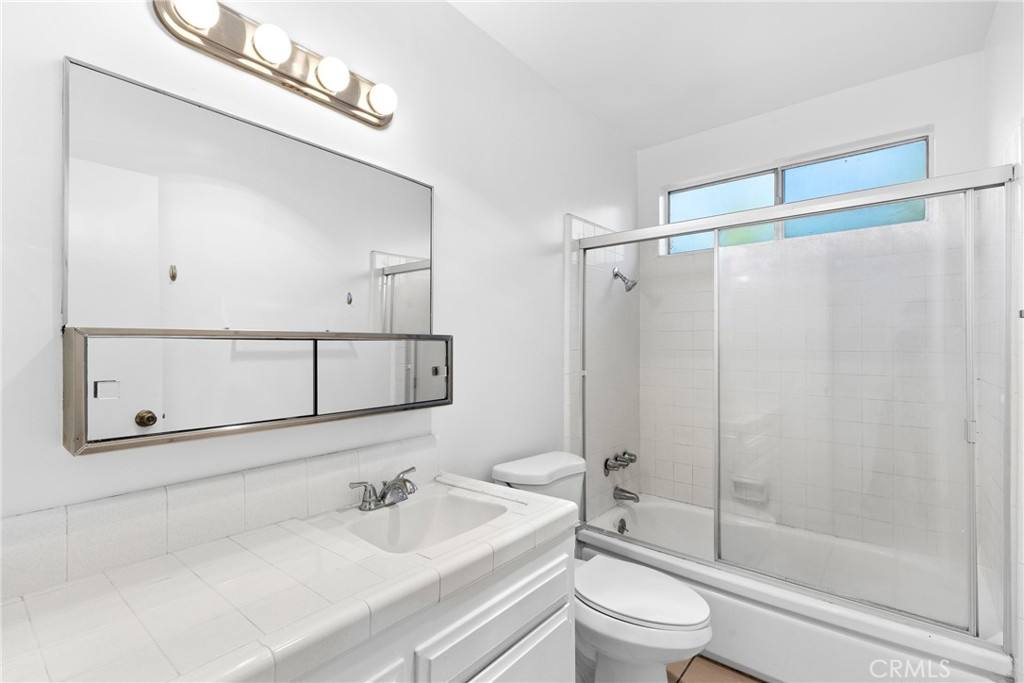 Apartment for rent at 4924 Kester Ave #16, Sherman Oaks, CA 91403