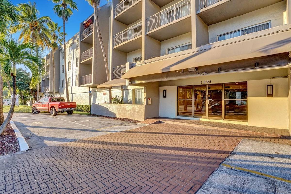 Apartment for rent at 1595 NE 135th St #339, Miami, FL 33161