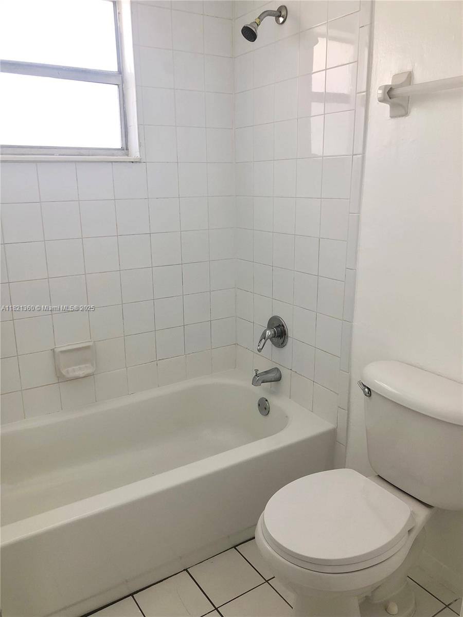 Apartment for rent at 1595 NE 135th St #339, Miami, FL 33161
