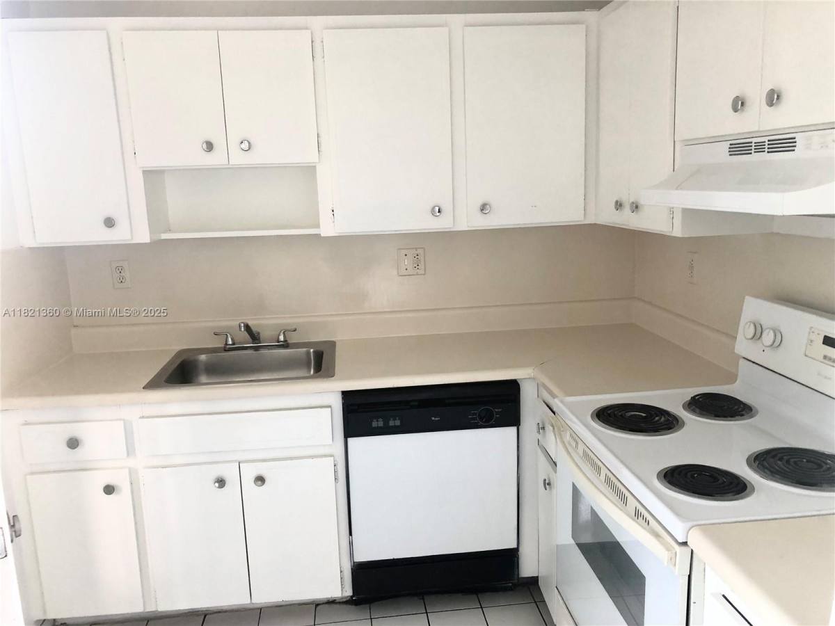 Apartment for rent at 1595 NE 135th St #339, Miami, FL 33161
