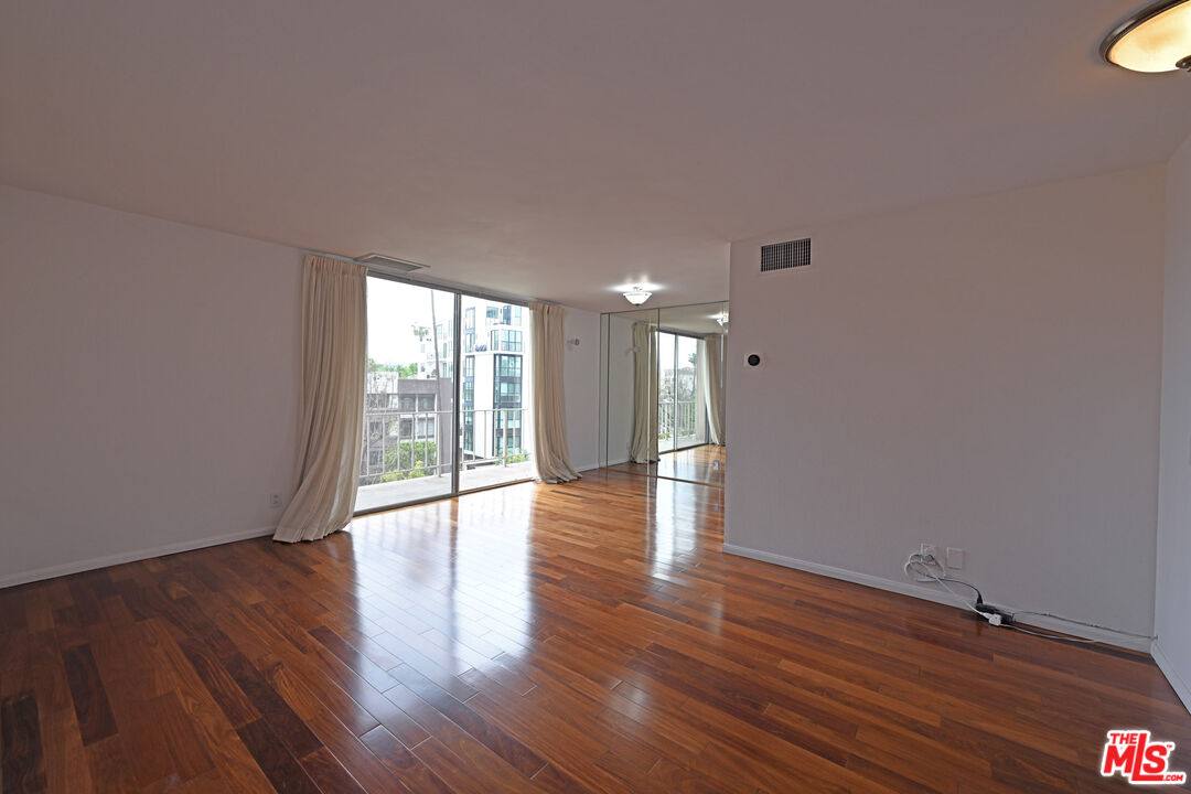 Apartment for rent at 100 S Doheny Dr #424, Los Angeles, CA 90048