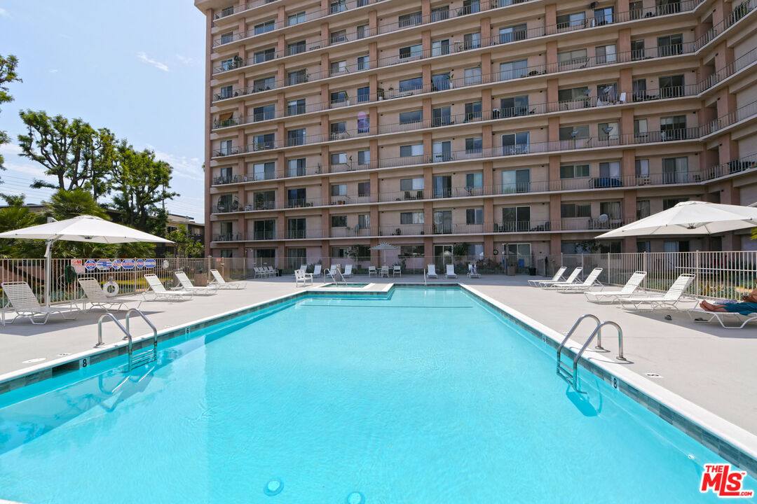 Apartment for rent at 100 S Doheny Dr #424, Los Angeles, CA 90048