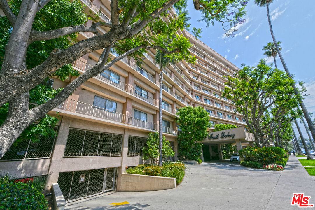 Apartment for rent at 100 S Doheny Dr #424, Los Angeles, CA 90048