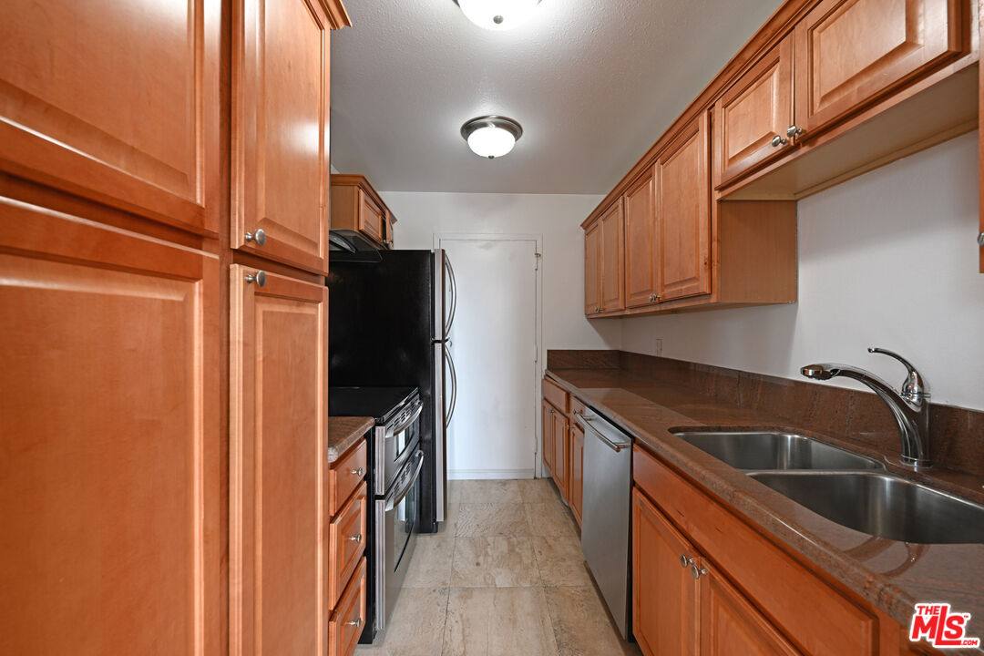 Apartment for rent at 100 S Doheny Dr #424, Los Angeles, CA 90048
