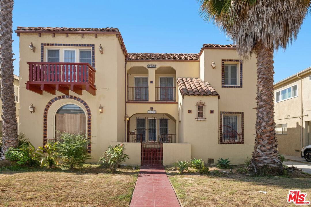 Apartment for rent at 8544 Saturn St, Los Angeles, CA 90035