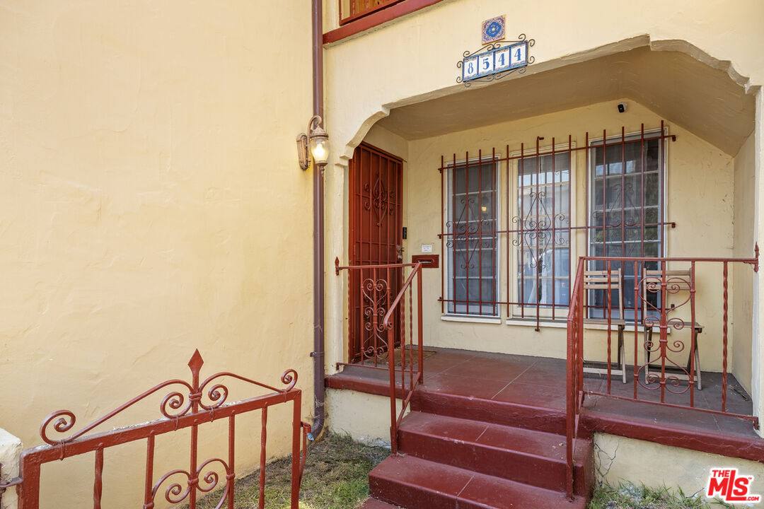 Apartment for rent at 8544 Saturn St, Los Angeles, CA 90035