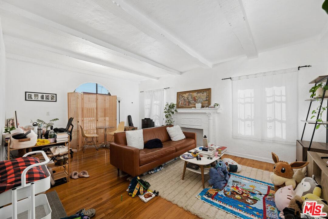 Apartment for rent at 8544 Saturn St, Los Angeles, CA 90035