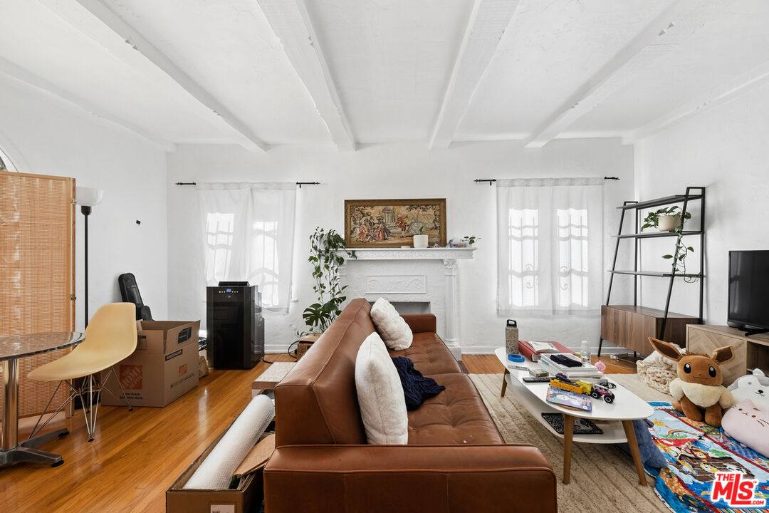Apartment for rent at 8544 Saturn St, Los Angeles, CA 90035
