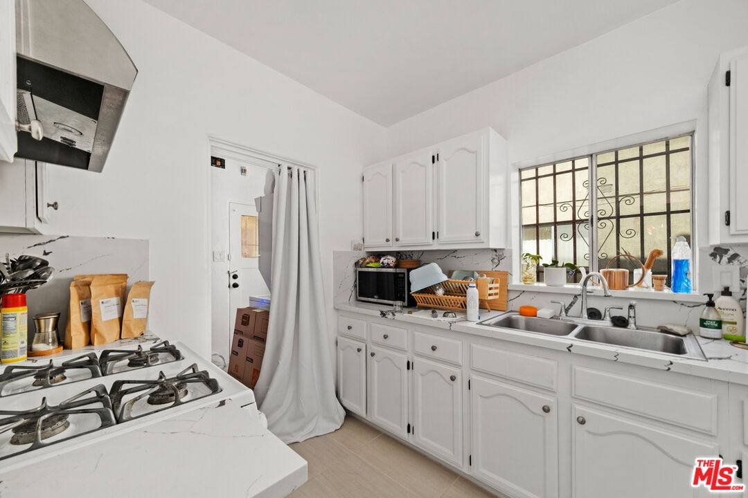 Apartment for rent at 8544 Saturn St, Los Angeles, CA 90035