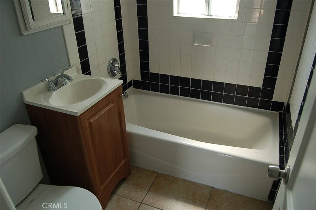 Apartment for rent at 422 W Palm St #422424 1 2D, Compton, CA 90220