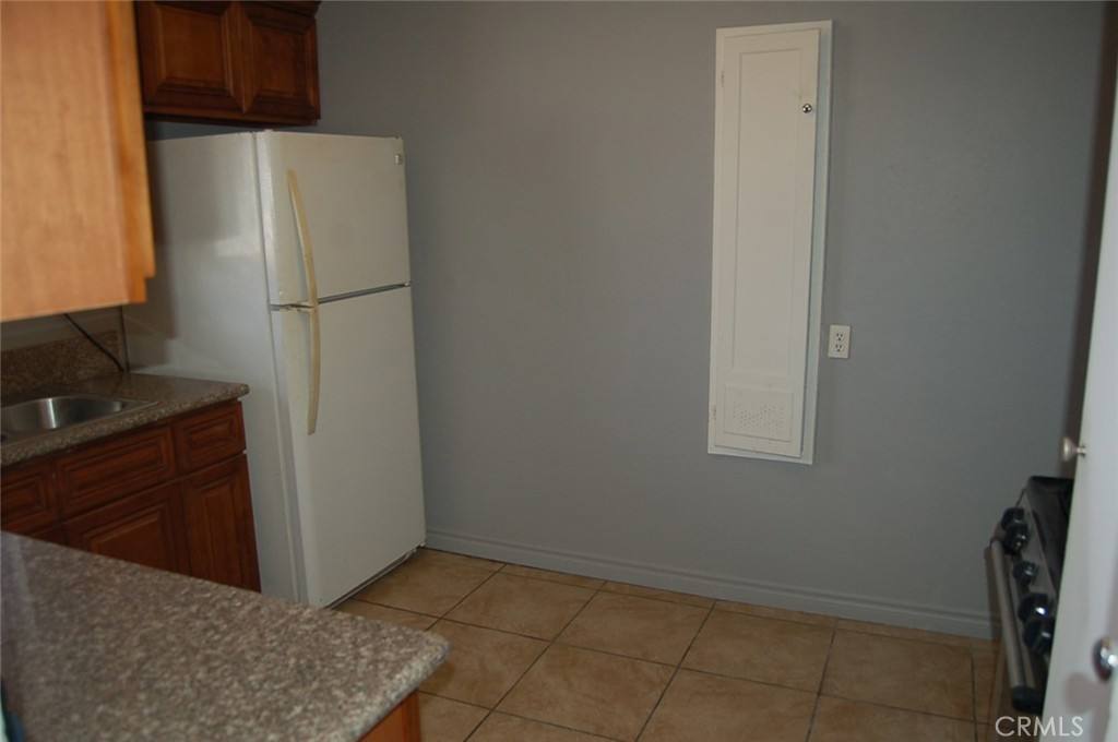 Apartment for rent at 422 W Palm St #422424 1 2D, Compton, CA 90220