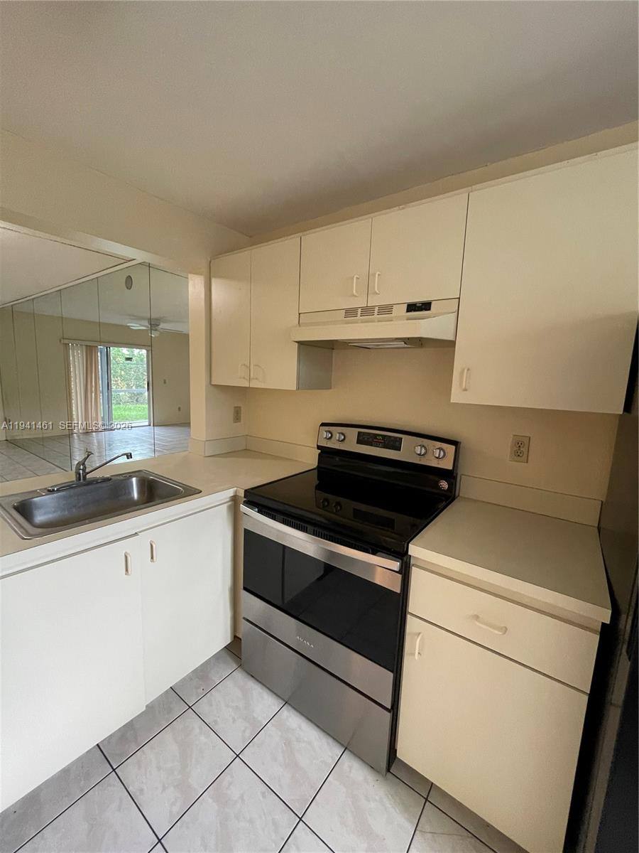 Apartment for rent at 426 NE 210th Circle Terrace #1032, Miami, FL 33179