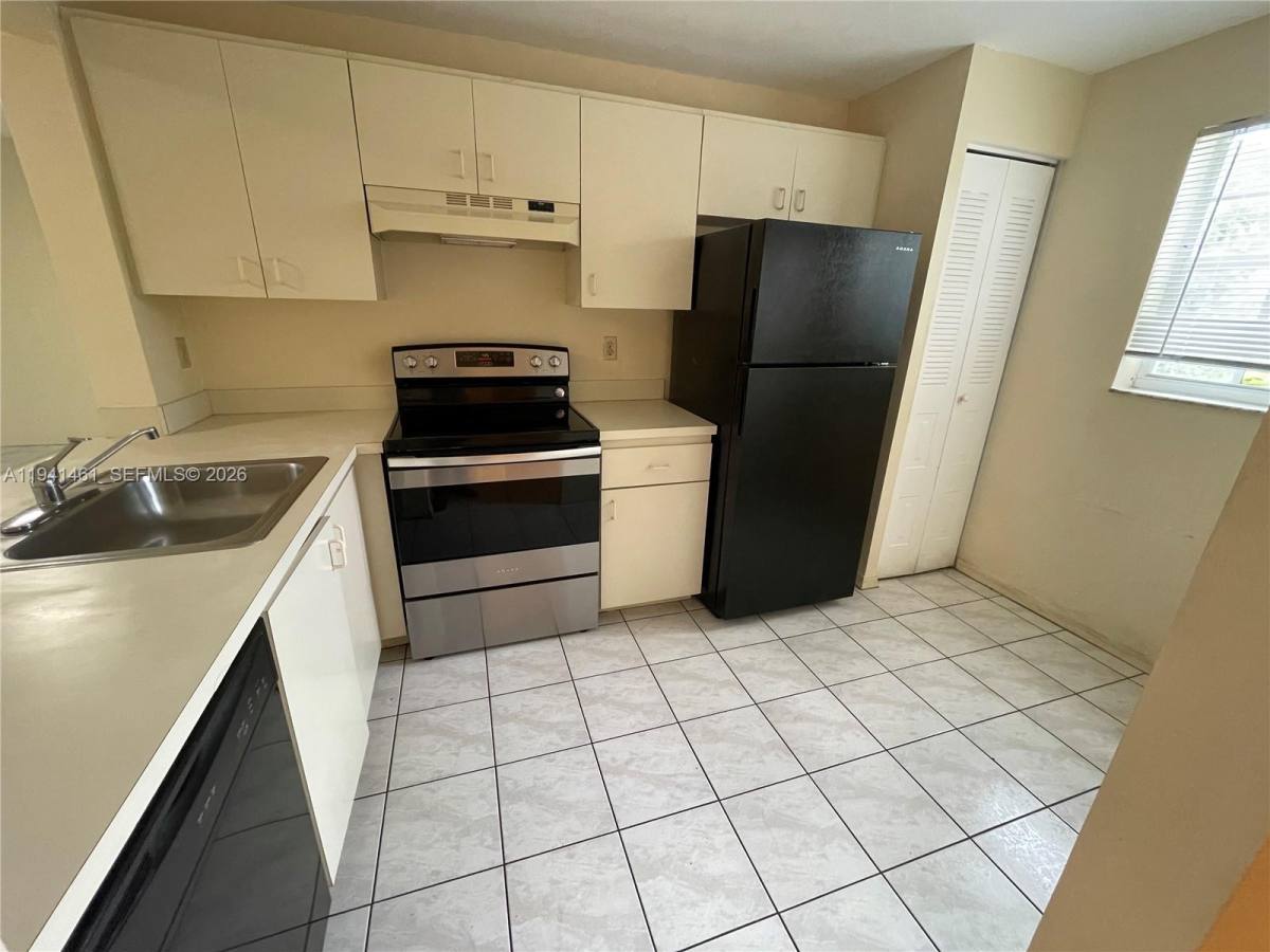 Apartment for rent at 426 NE 210th Circle Terrace #1032, Miami, FL 33179