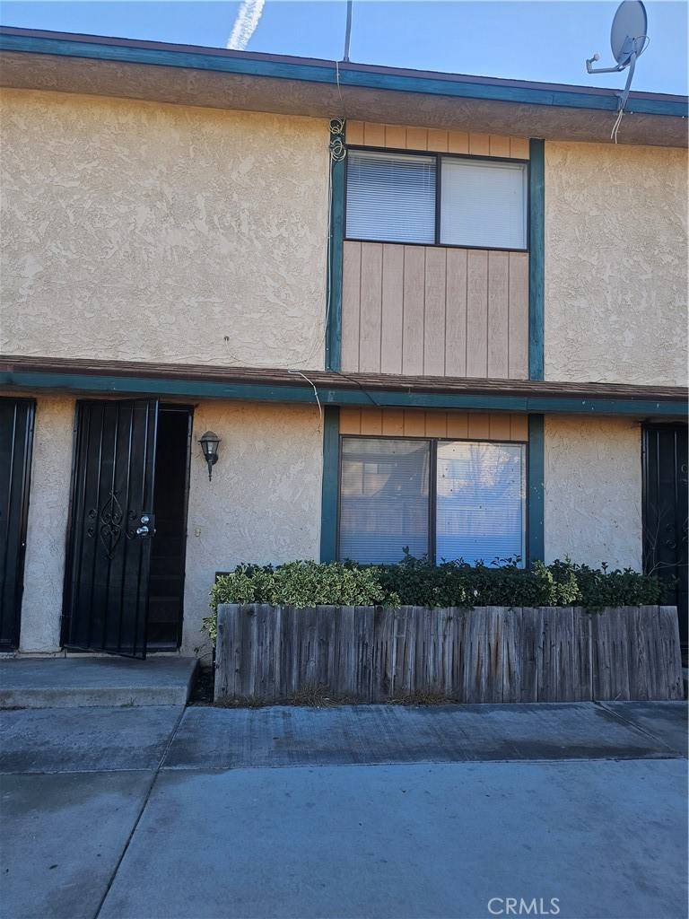 Townhouse for rent at 45419 10th St W #45419B, Lancaster, CA 93534