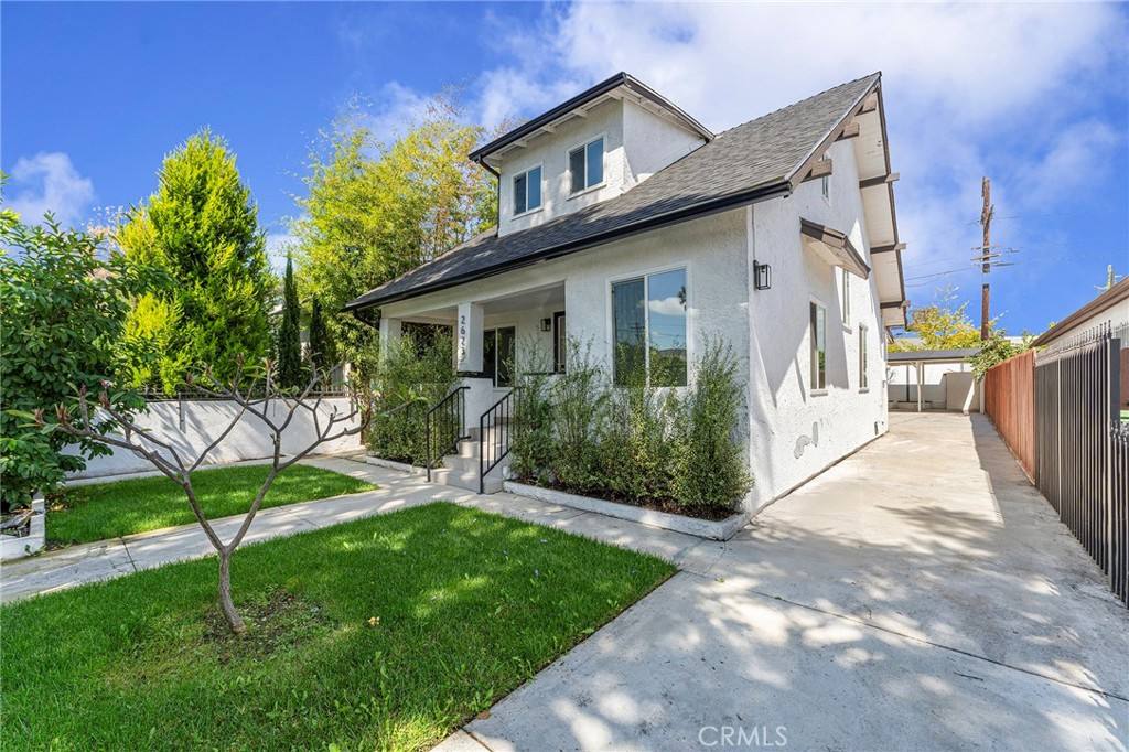 Apartment for rent at 2623 W Exposition Place, Los Angeles, CA 90018