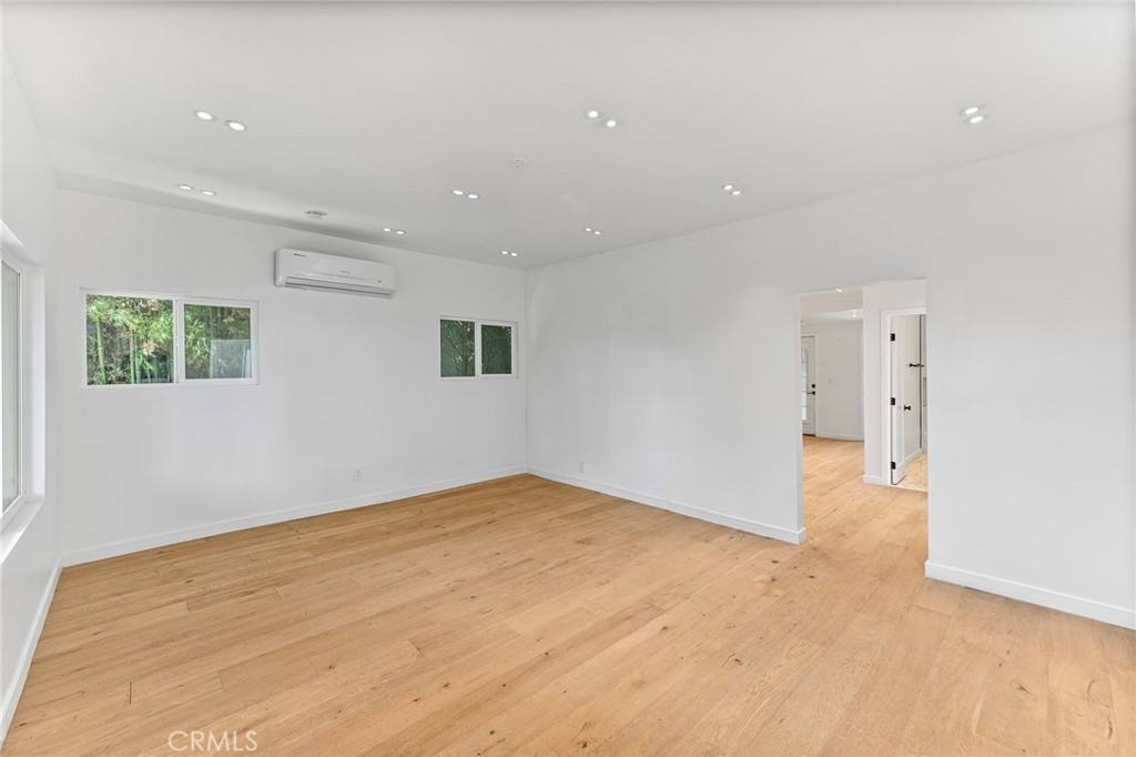 Apartment for rent at 2623 W Exposition Place, Los Angeles, CA 90018