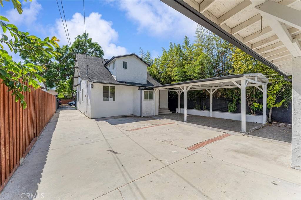 Apartment for rent at 2623 W Exposition Place, Los Angeles, CA 90018