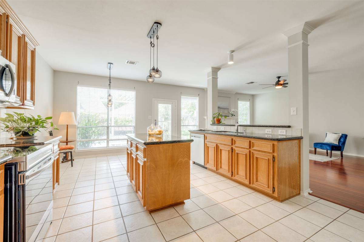 Apartment for rent at 12414 N Shadow Cove Dr, Houston, TX 77082