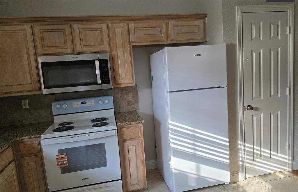 Apartment for rent at 6116 Silkcrest Trail, Arlington, TX 76017