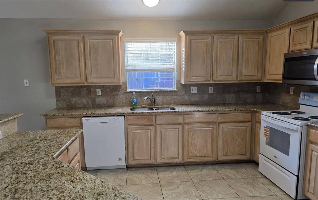 Apartment for rent at 6116 Silkcrest Trail, Arlington, TX 76017