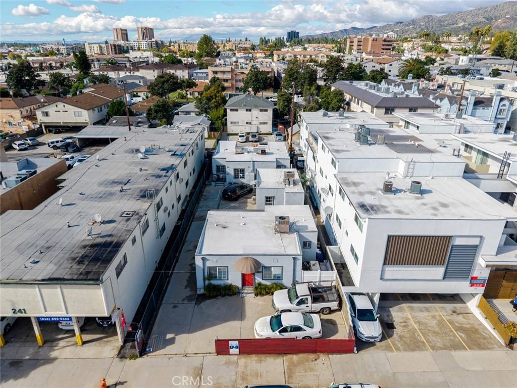 Apartment for rent at 301 E Alameda Ave #301A, Burbank, CA 91502