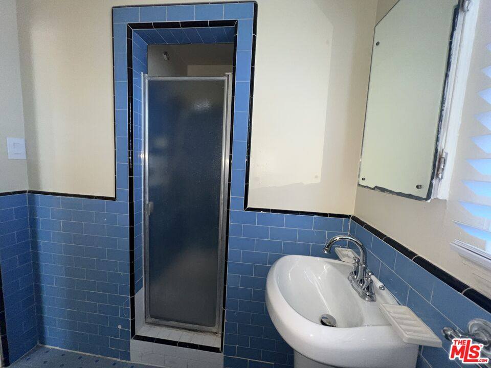 Apartment for rent at 1306 1 2 S Mansfield Ave, Los Angeles, CA 90016