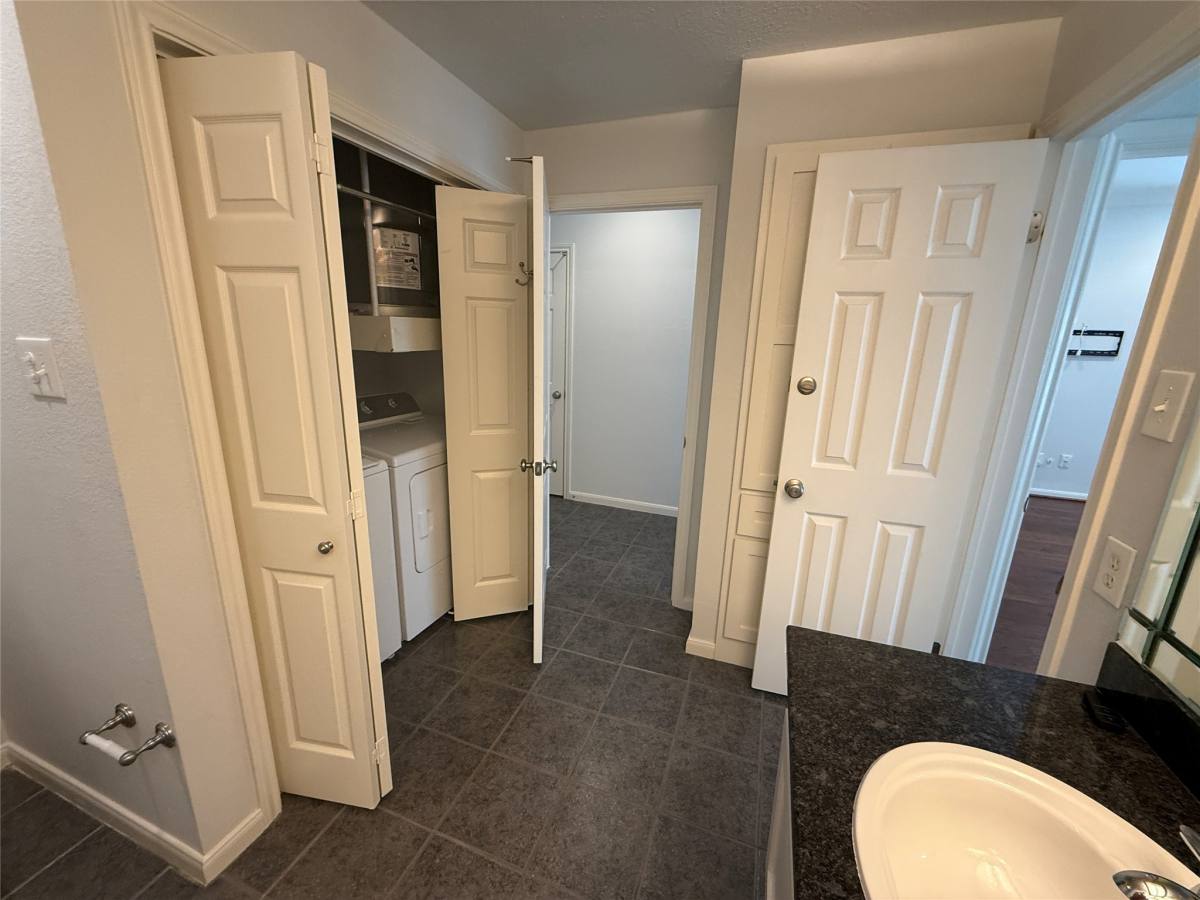 Condo for rent at 3231 Allen Parkway #2201, Houston, TX 77019