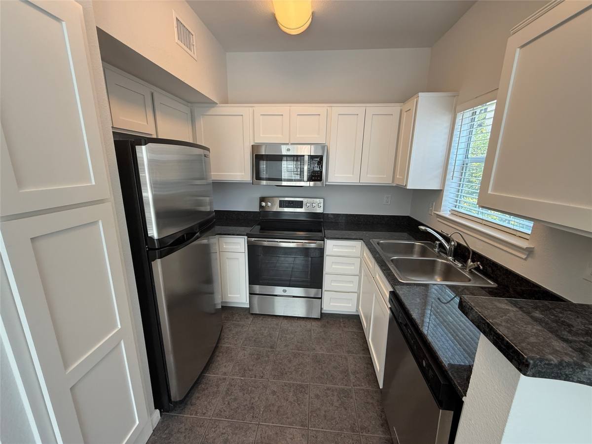 Condo for rent at 3231 Allen Parkway #2201, Houston, TX 77019