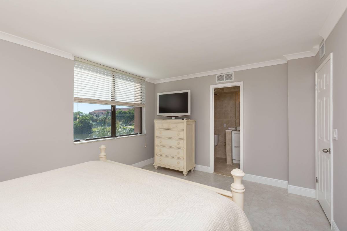 Apartment for rent at 2455 Lindell Blvd #3304, Delray Beach, FL 33444