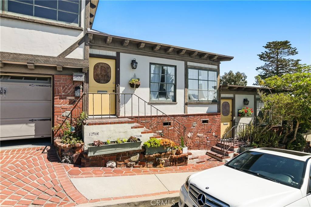 Apartment for rent at 1290 N Coast Highway 1290B, Laguna Beach, CA 92651
