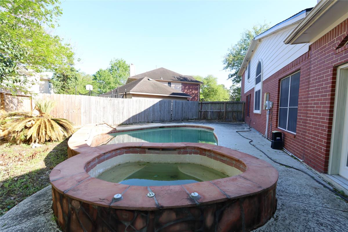 Apartment for rent at 1505 Ash Run Court, Pearland, TX 77581
