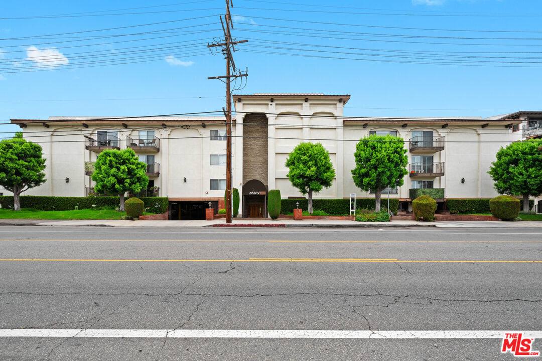 Condo for rent at 12801 Moorpark St #308, Studio City, CA 91604