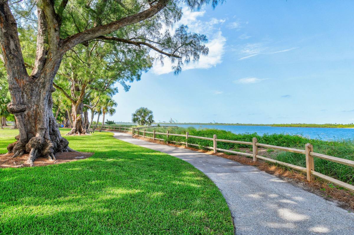 Apartment for rent at 324 Southwind Dr #15, North Palm Beach, FL 33408