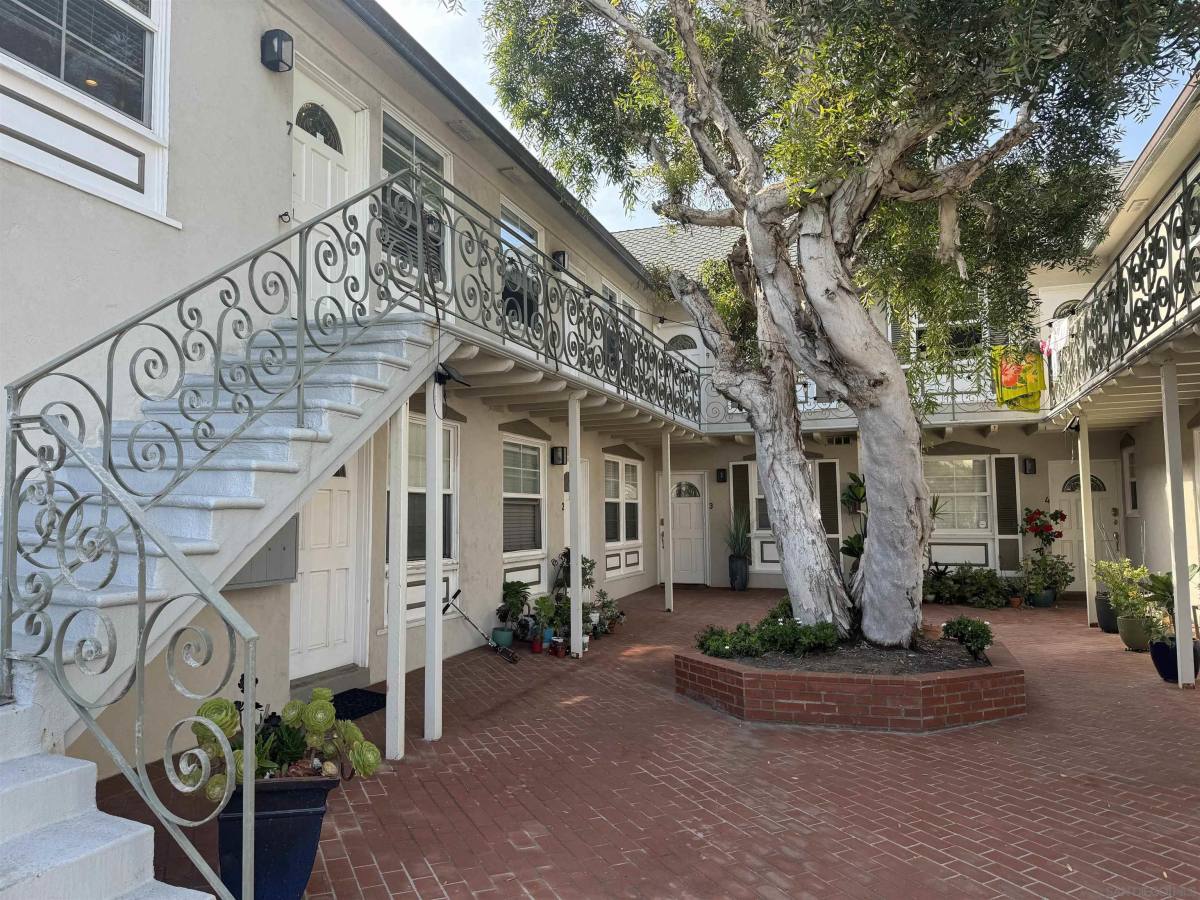 Apartment for rent at 215 Bonair St #215-8, La Jolla, CA 92037