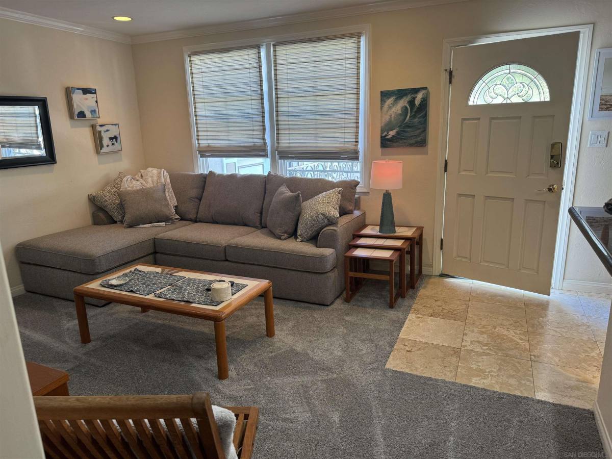 Apartment for rent at 215 Bonair St #215-8, La Jolla, CA 92037