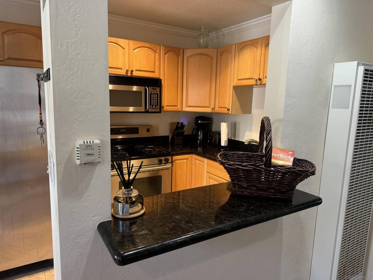 Apartment for rent at 215 Bonair St #215-8, La Jolla, CA 92037