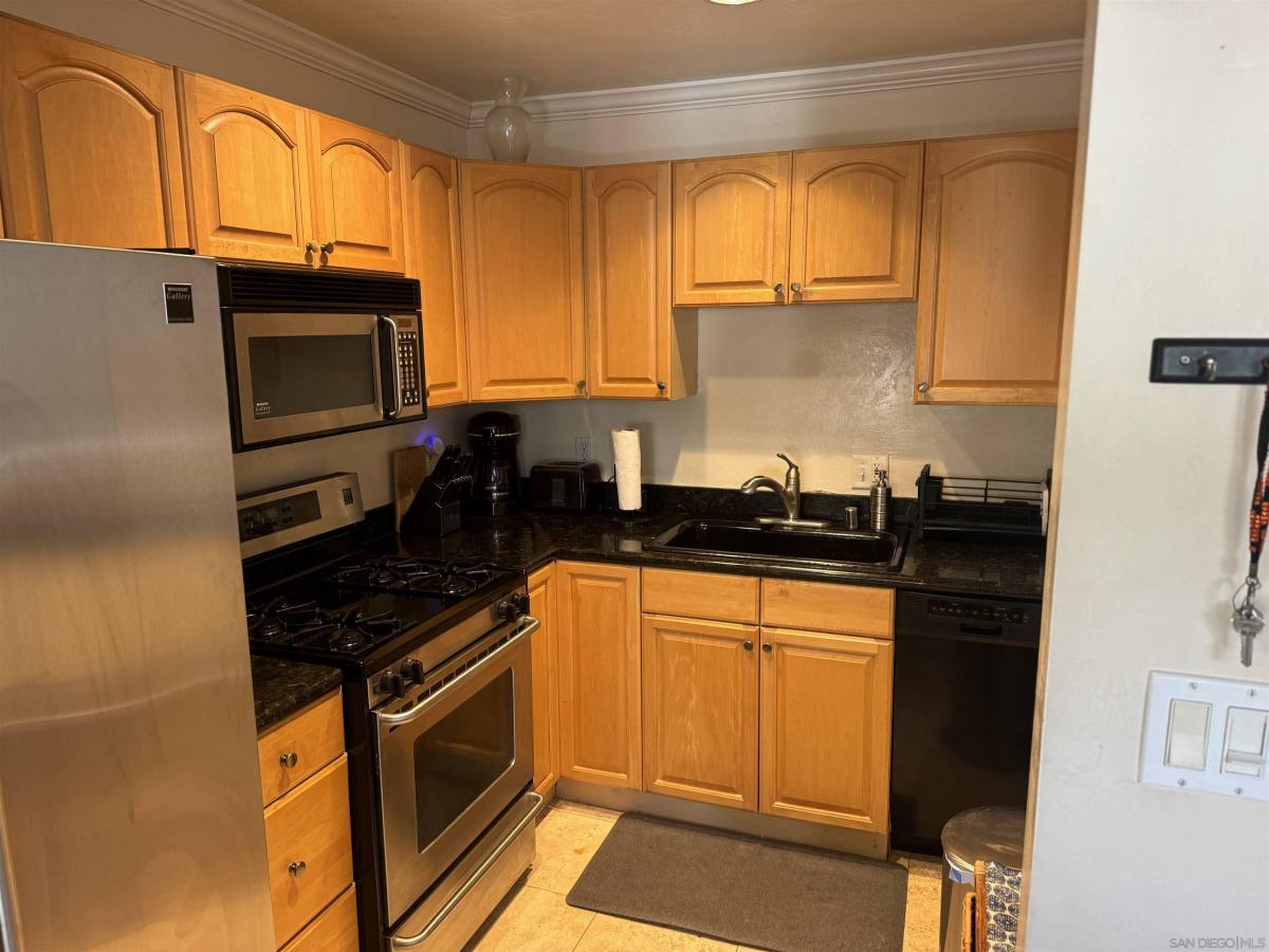 Apartment for rent at 215 Bonair St #215-8, La Jolla, CA 92037